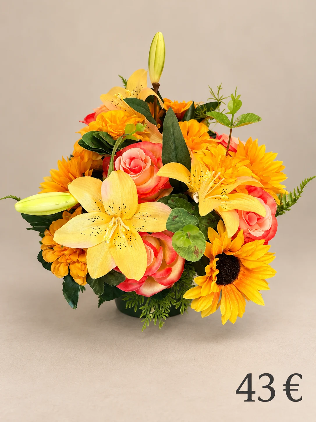 Lys jaunes et fleurs orangées