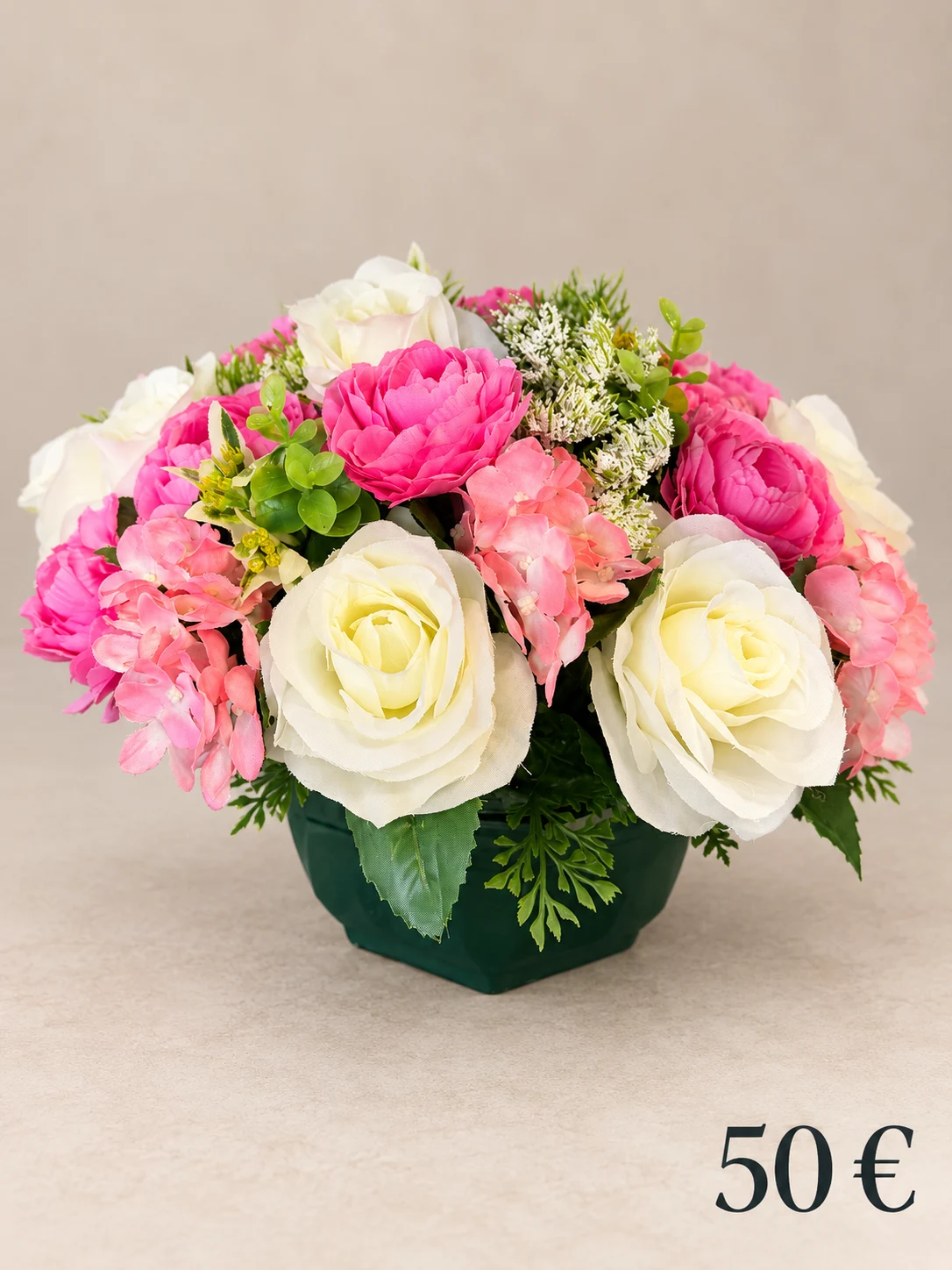 Roses roses et blanches en coupe
